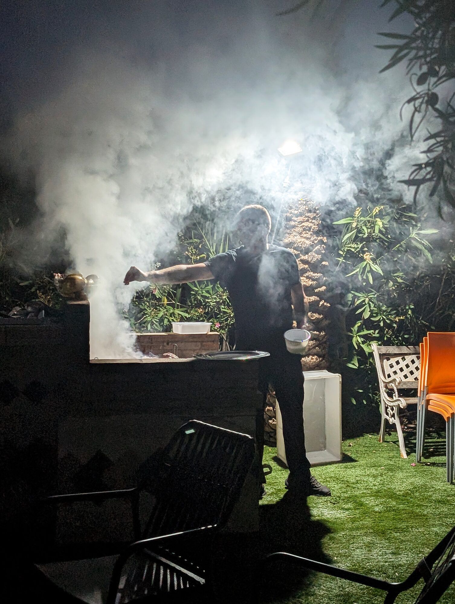 Parrillada al aire libre al anochecer · Barbacoa con chef privado