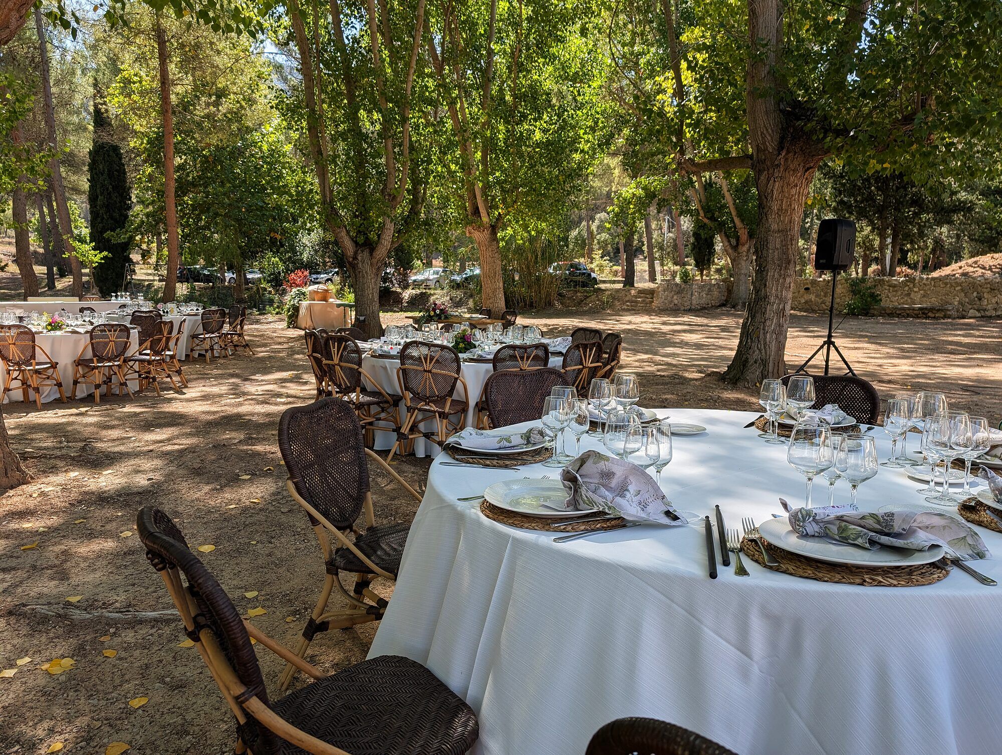 Mesa redonda montada al aire libre · Boda en Alcoy