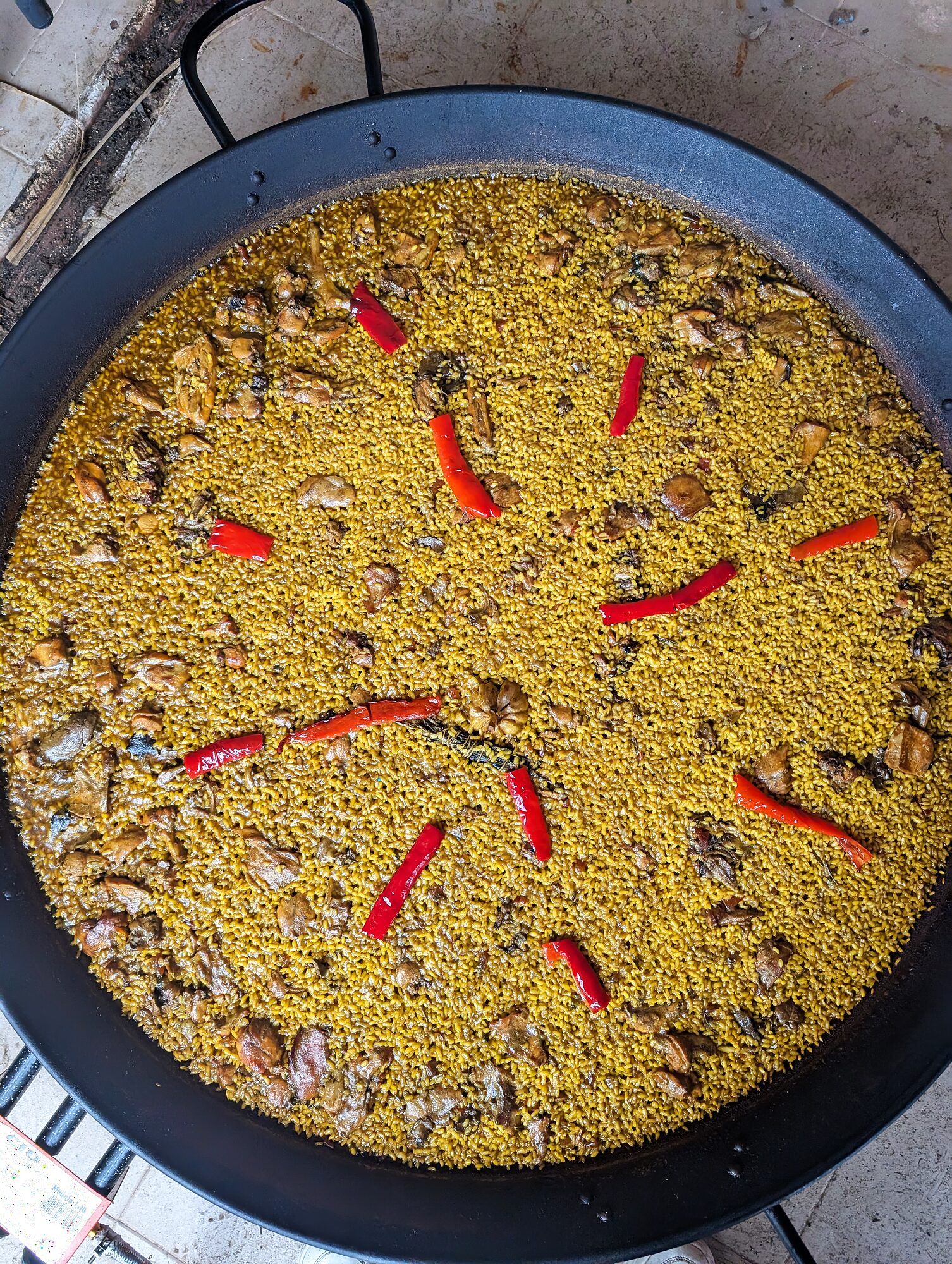 Paella con pimientos rojos · Boda en Almudaina