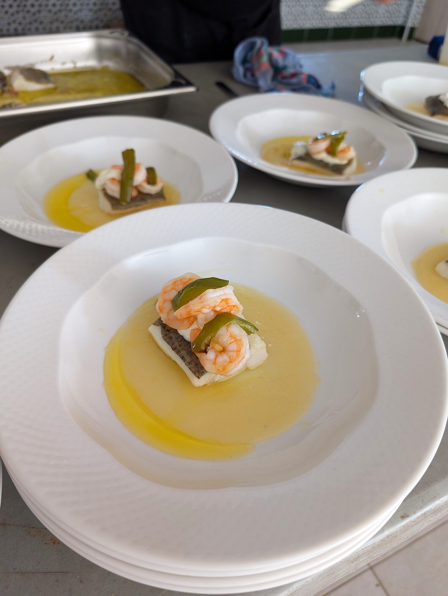 Pescado con gamba sobre salsa · Boda en Aspe