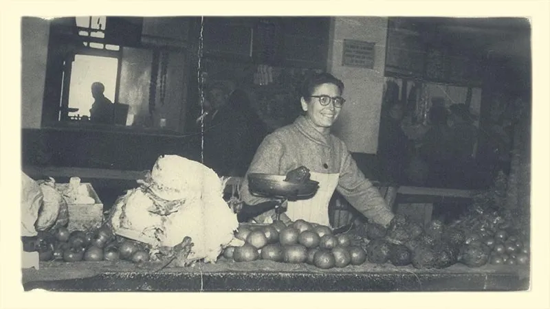 Fotografía antigua del puesto de Alimentación Virgen de las Nieves, en Aspe