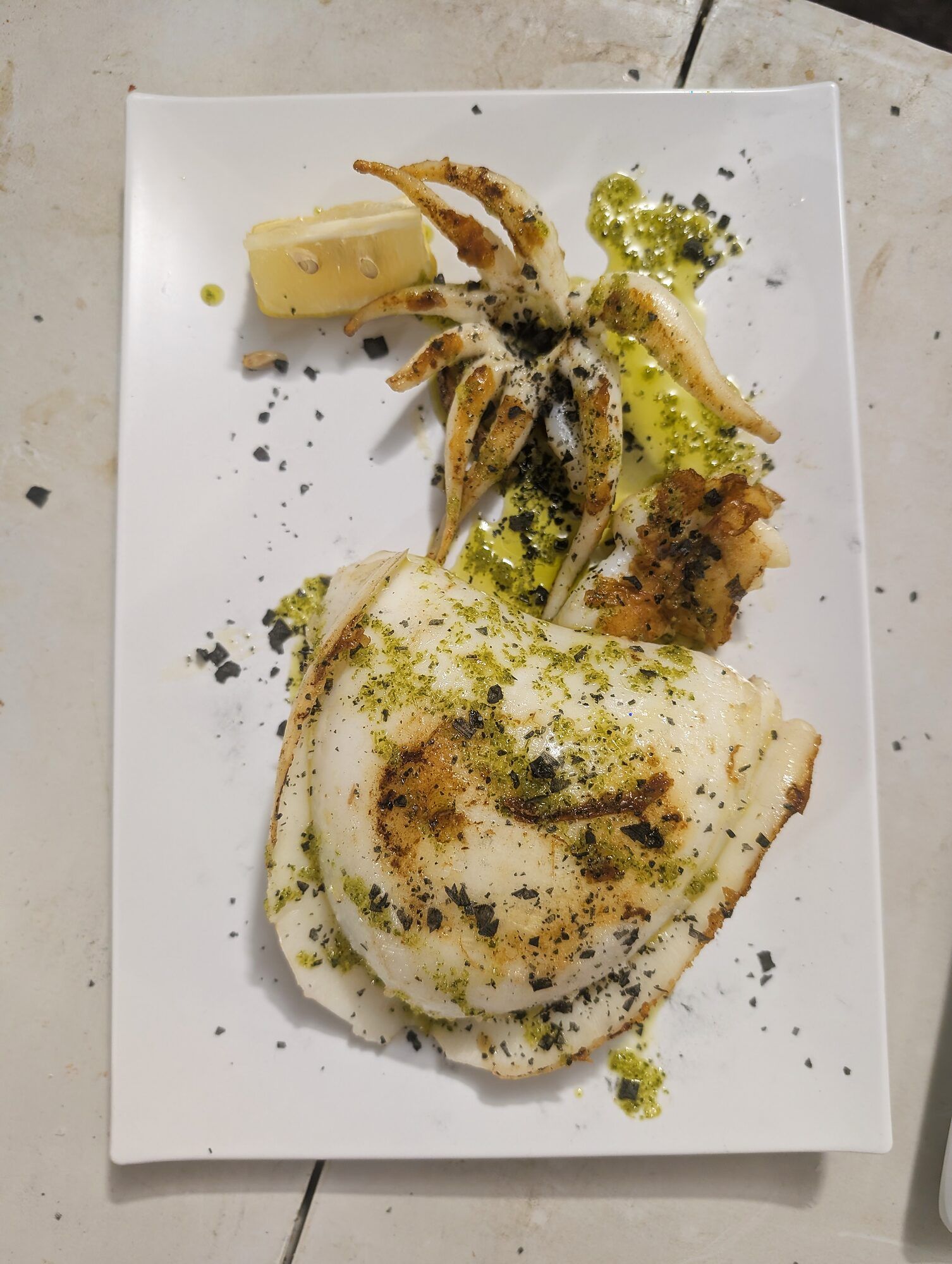 Calamar a la plancha con aliño verde · Hogueras de Alicante